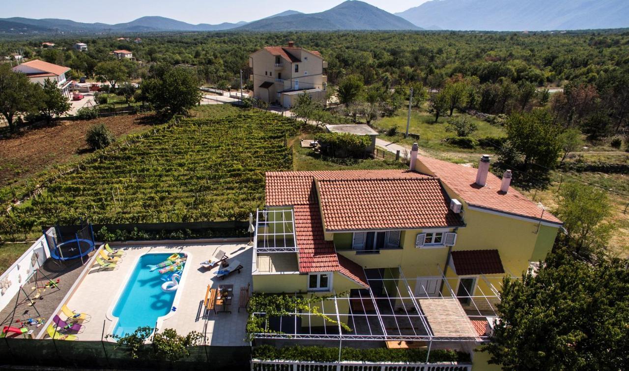 Holiday Residence Maja Katuni Εξωτερικό φωτογραφία