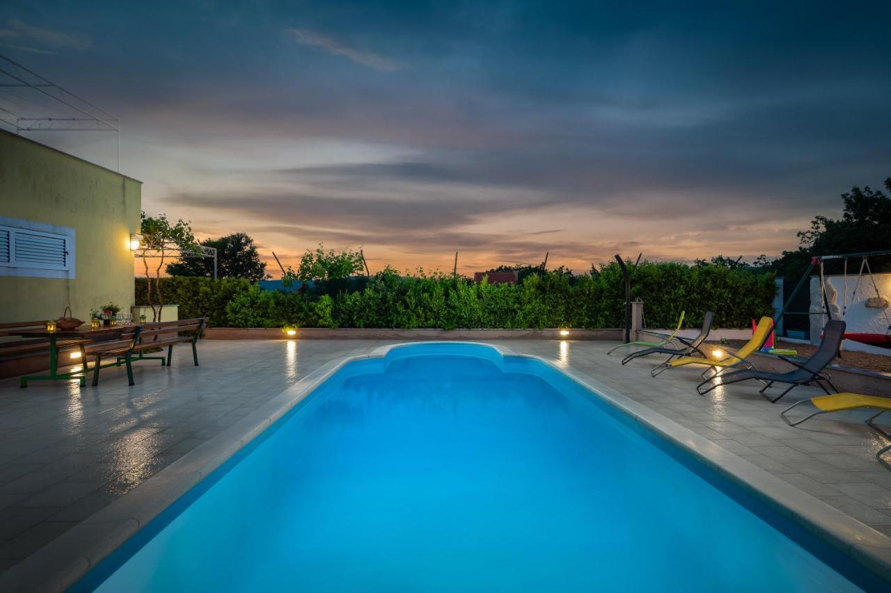 Holiday Residence Maja Katuni Εξωτερικό φωτογραφία