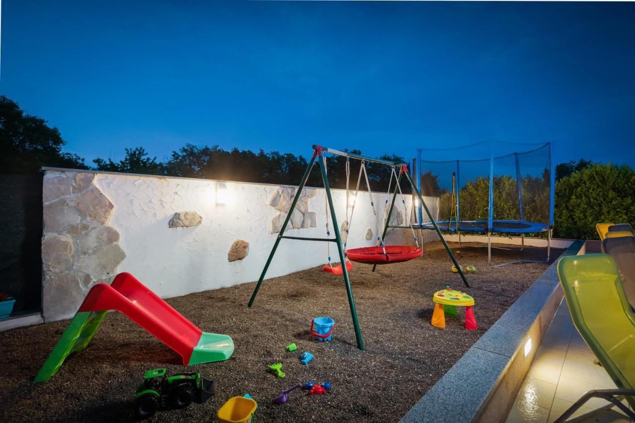 Holiday Residence Maja Katuni Εξωτερικό φωτογραφία