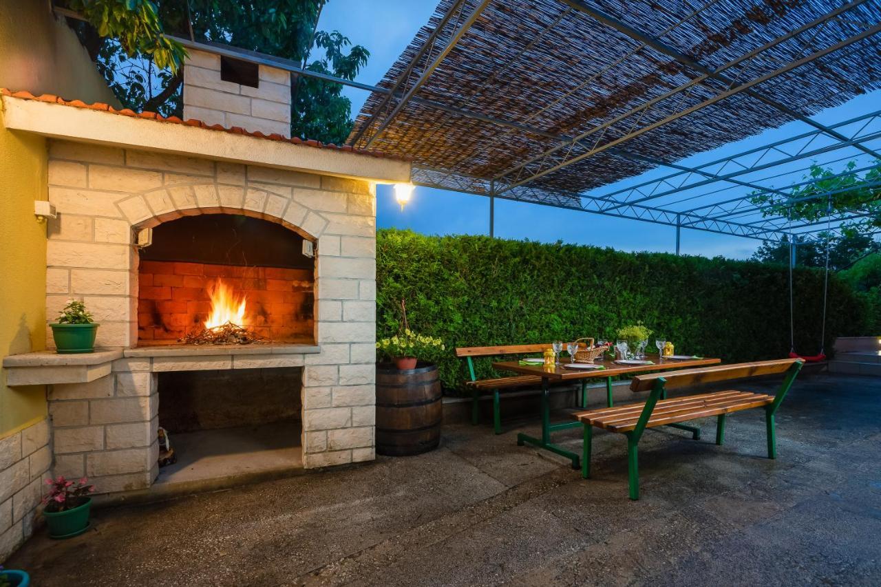 Holiday Residence Maja Katuni Εξωτερικό φωτογραφία
