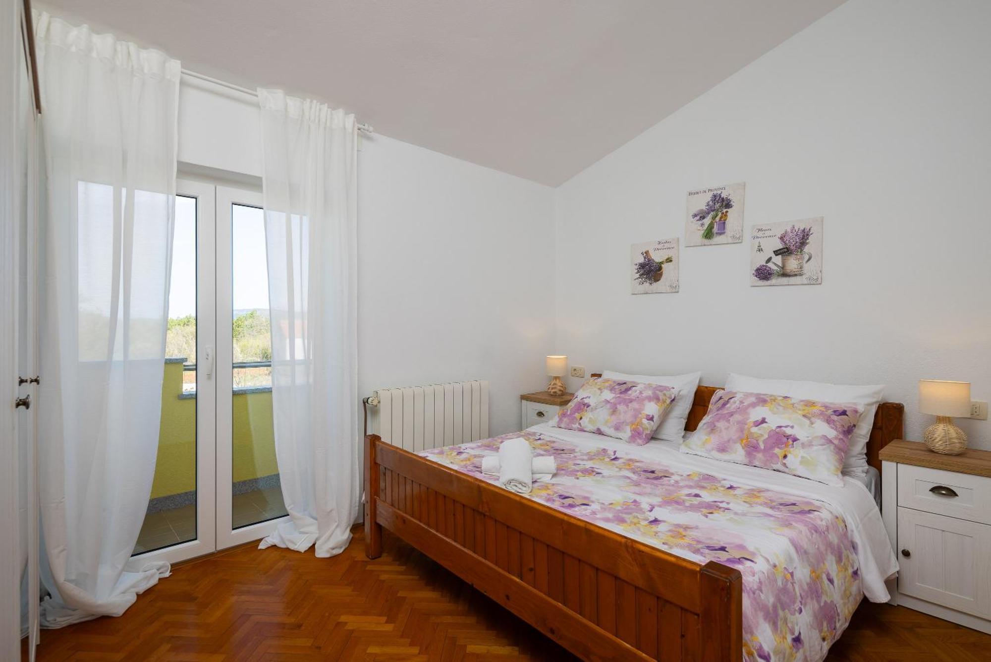Holiday Residence Maja Katuni Εξωτερικό φωτογραφία
