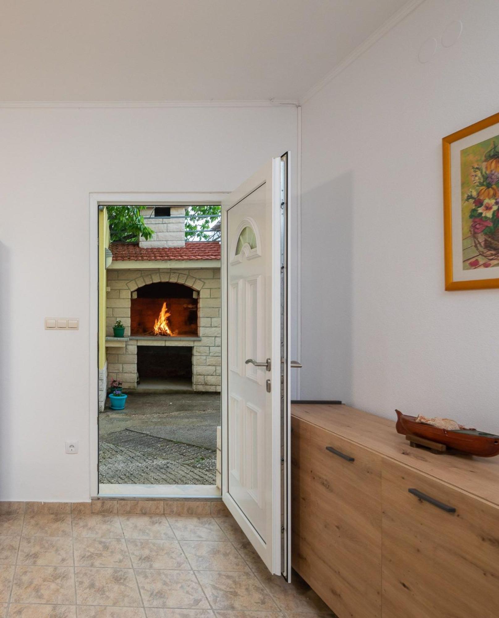 Holiday Residence Maja Katuni Εξωτερικό φωτογραφία